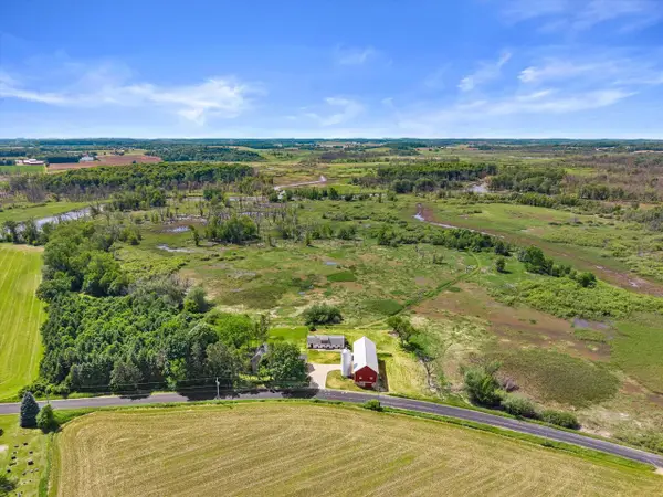 N9523 N River ROAD, Ixonia, WI 53036