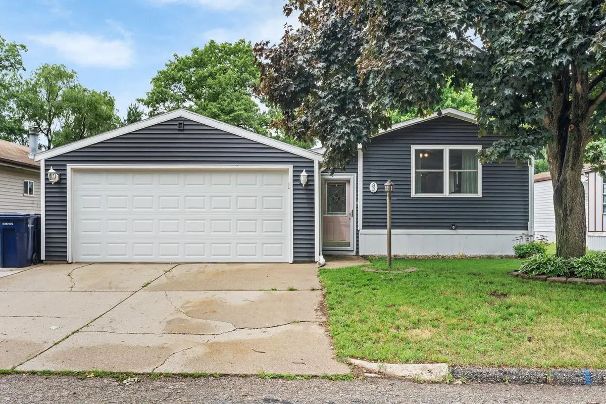 82 Falling Creek CIRCLE, Janesville, WI 53548 - #1