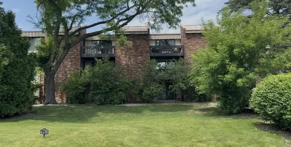 2220 W Good Hope ROAD #21, Glendale, WI 53209