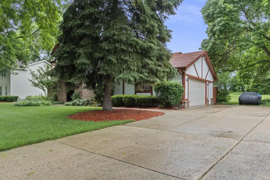 3060 Cone View LANE, Waukesha, WI 53188 - #3