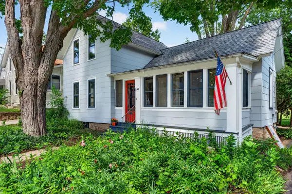 237 Waverly PLACE, Waukesha, WI 53186