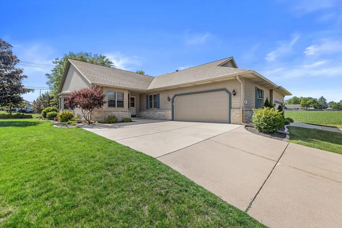 W155N6631 Blue Heron DRIVE, Menomonee Falls, WI 53051 - #1