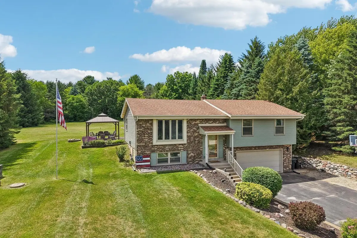 S86W31341 Meyer DRIVE, Mukwonago, WI 53149 - #1