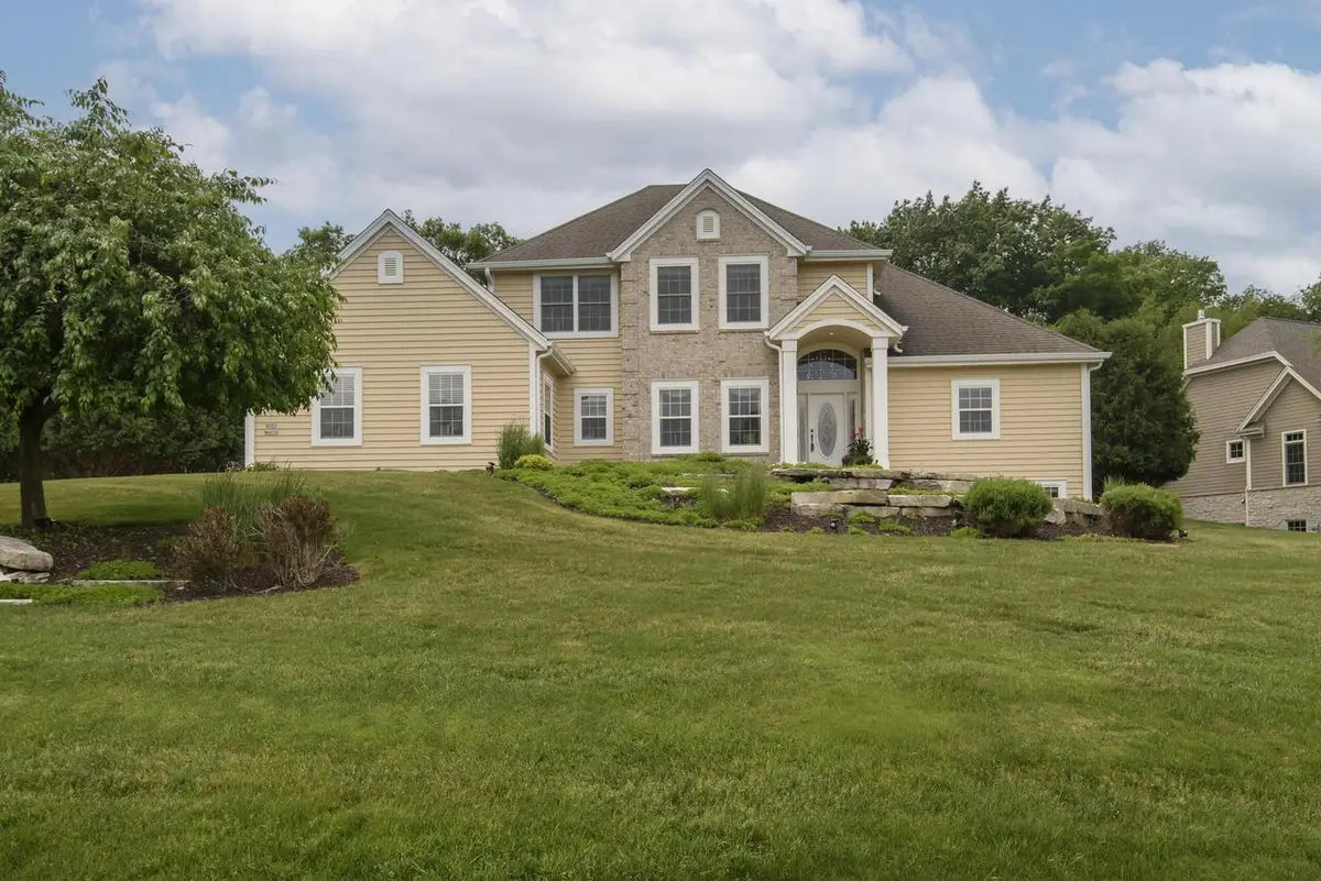 W291N4273 Prairie Wind CIRCLE N, Pewaukee, WI 53072 - #1