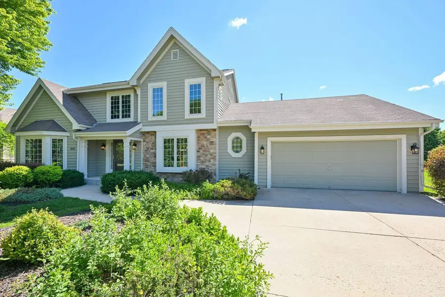 5630 S Timber Ridge DRIVE, New Berlin, WI 53151 - #2