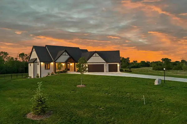 N69W17970 Haven DRIVE, Menomonee Falls, WI 53051