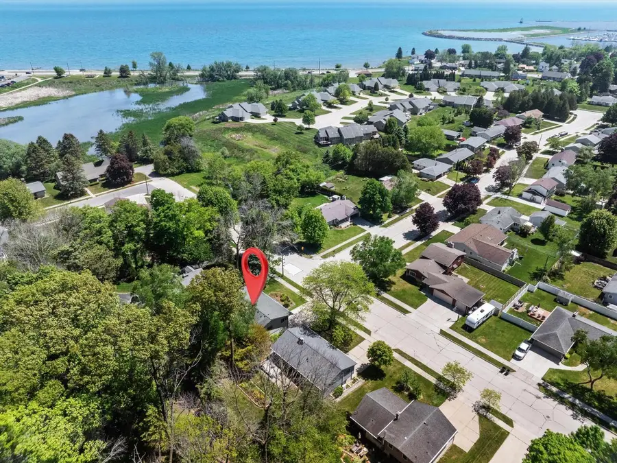 306 Fenway TERRACE, Manitowoc, WI 54220 - #2