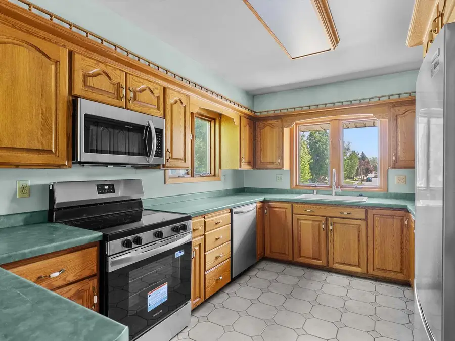 306 Fenway TERRACE, Manitowoc, WI 54220 - #3