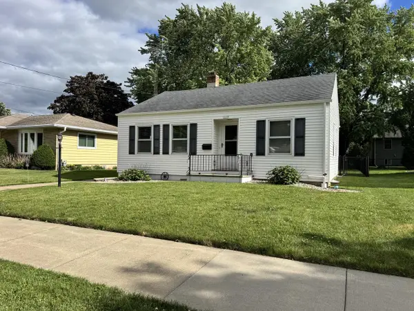 1117 Adams AVENUE, Oshkosh, WI 54902