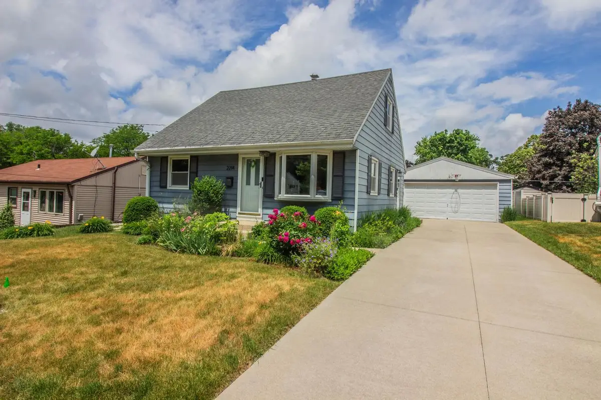 2214 Easy STREET, Waukesha, WI 53188 - #1