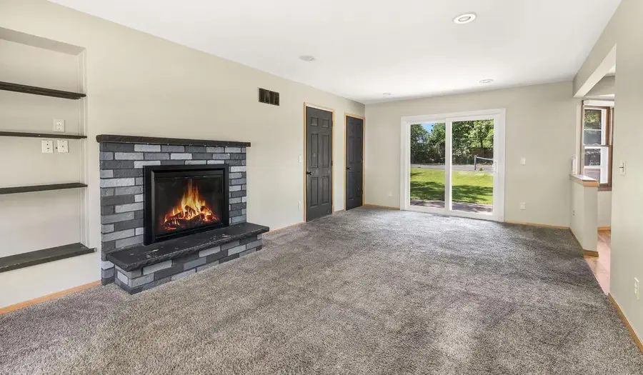 103 Debbie COURT, Waukesha, WI 53189 - #2