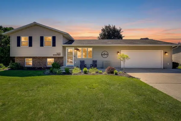5033 Brookfield CIRCLE, Manitowoc, WI 54220