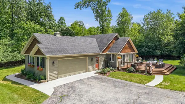 34899 Pabst ROAD, Oconomowoc, WI 53066