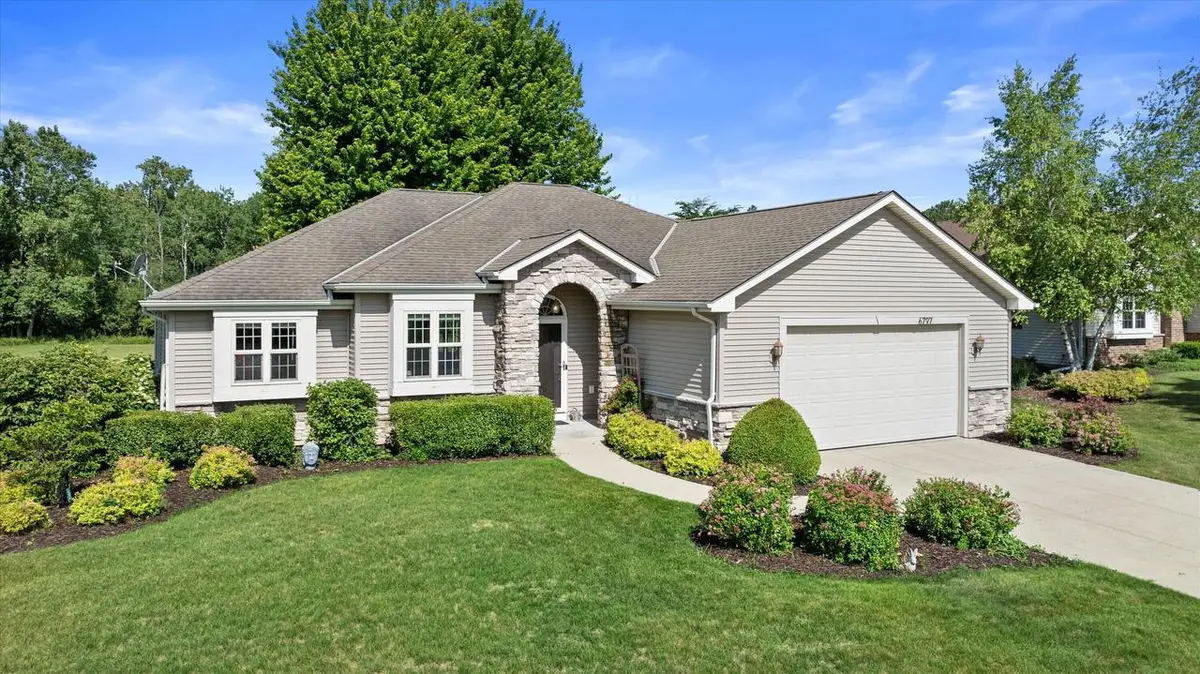 6797 Jamestown DRIVE, West Bend, WI 53090 - #1