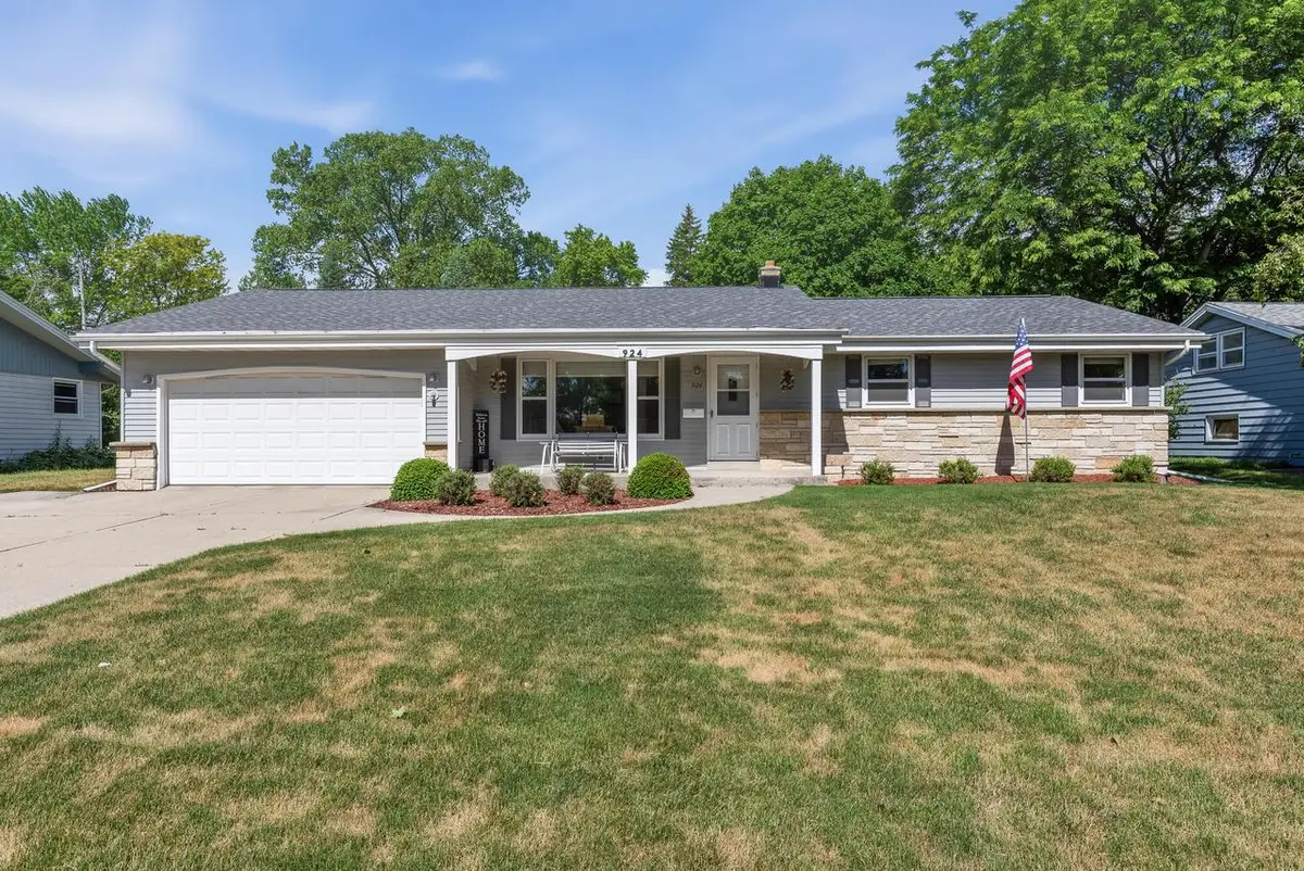 924 N 18th AVENUE, West Bend, WI 53090 - #1