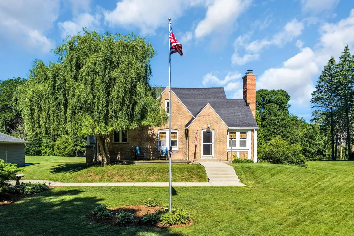 5835 S 92nd STREET, Hales Corners, WI 53130 - #1