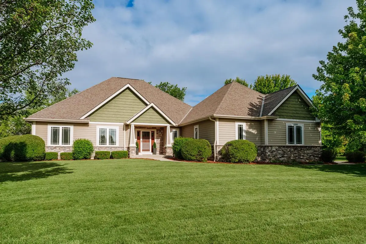 W193N5889 Canary DRIVE, Menomonee Falls, WI 53051 - #1