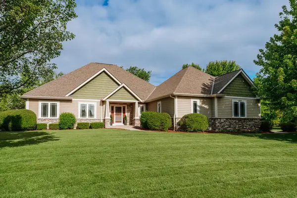 W193N5889 Canary DRIVE, Menomonee Falls, WI 53051