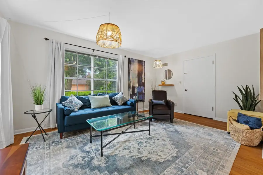 8813 W Hawthorne AVENUE #8811, Wauwatosa, WI 53226 - #3