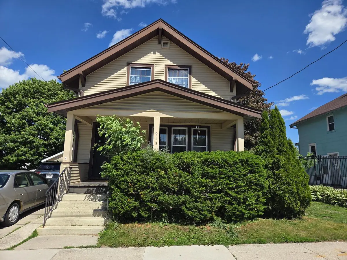 913 S 21st STREET, Manitowoc, WI 54220 - #1