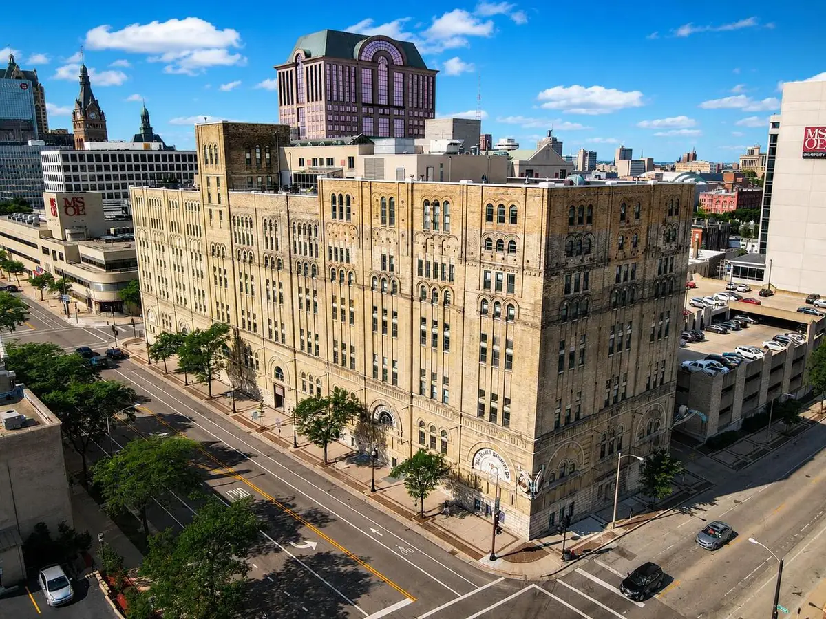 270 E Highland AVENUE #916, Milwaukee, WI 53202 - #1