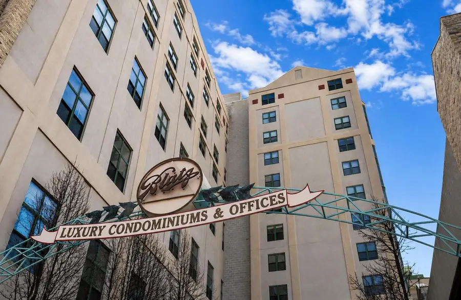 270 E Highland AVENUE #916, Milwaukee, WI 53202 - #2