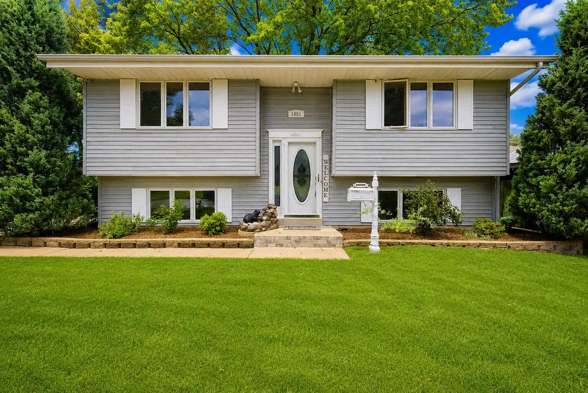 1551 W Goldcrest AVENUE, Milwaukee, WI 53221 - #1