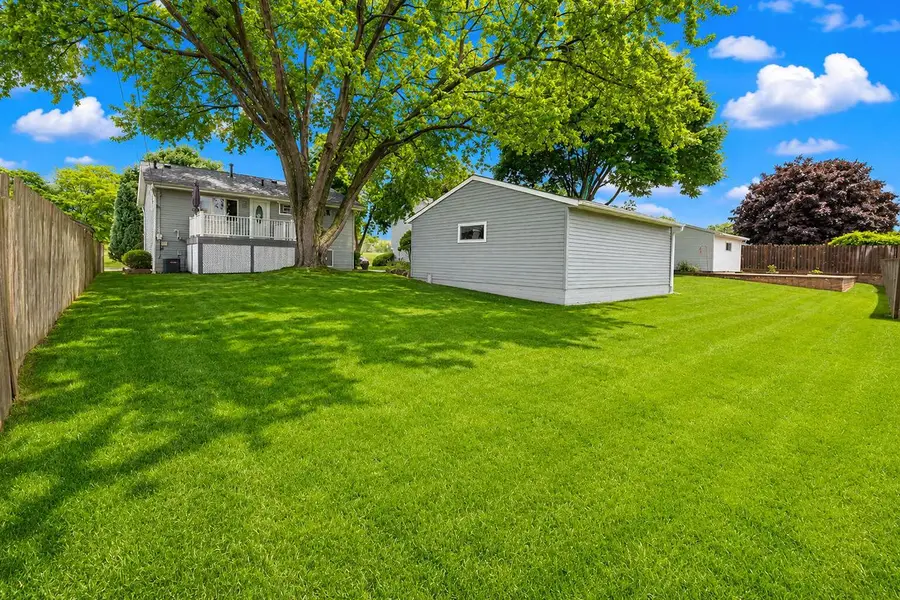1551 W Goldcrest AVENUE, Milwaukee, WI 53221 - #3