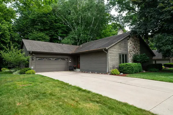 3278 S Acredale COURT, New Berlin, WI 53151
