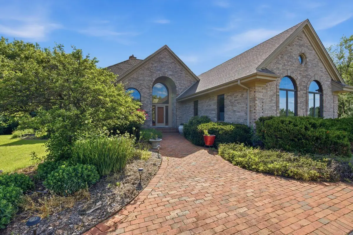 W291S5279 Ridgefield ROAD, Waukesha, WI 53189 - #1