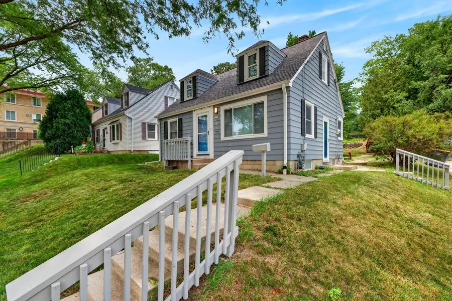 9020 W Vincent PLACE, West Allis, WI 53214 - #3