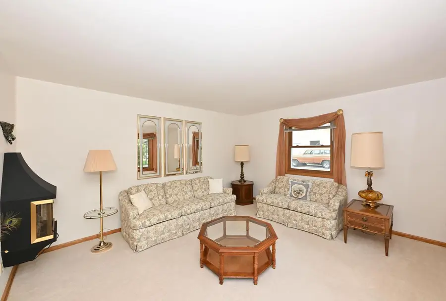 26624 Waubeesee Lake DRIVE, Waterford, WI 53185 - #3