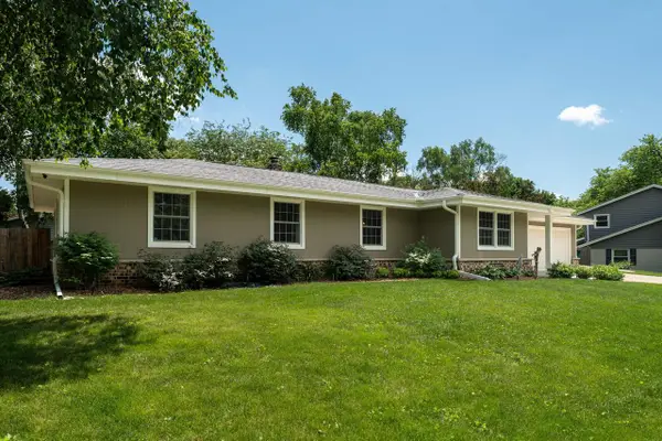 W56N850 N Meadow COURT, Cedarburg, WI 53012