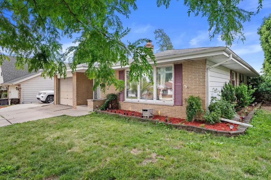 4501 W Tesch AVENUE, Greenfield, WI 53220 - #3