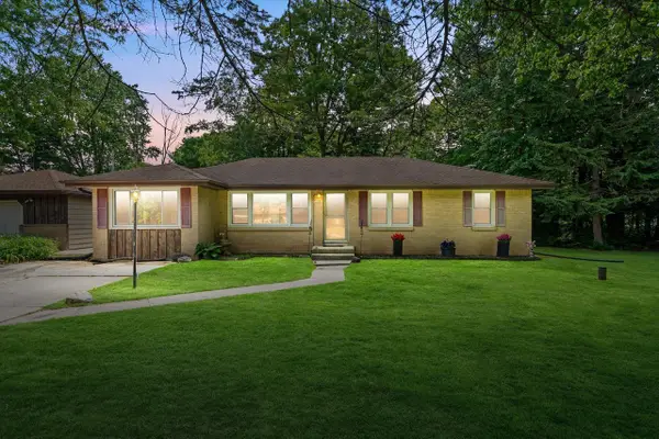 5870 S 41st STREET, Greenfield, WI 53221