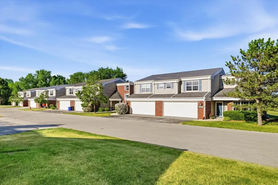 N16W26512 Golf View LANE #H, Pewaukee, WI 53072 - #3