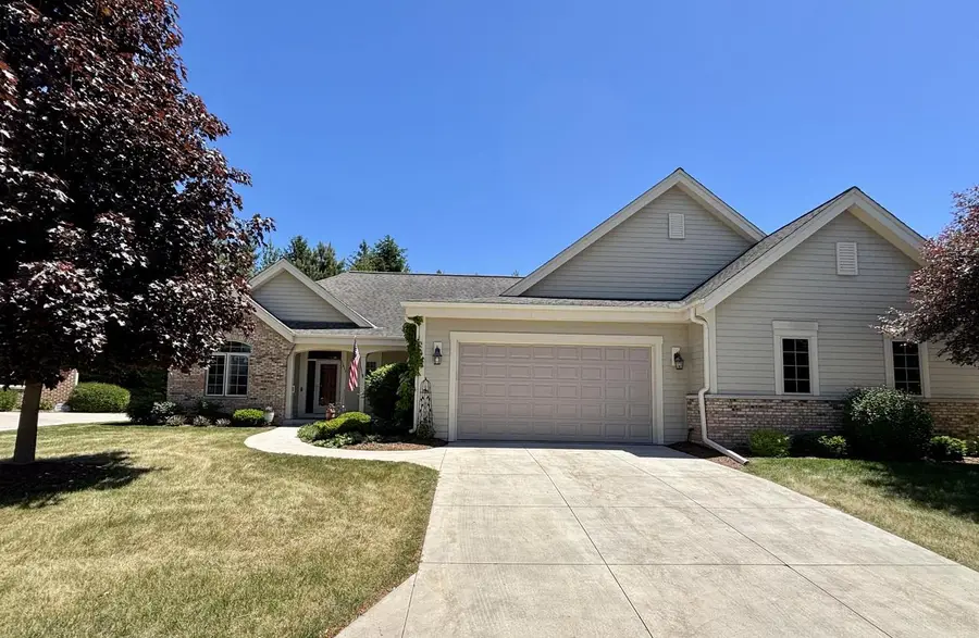 1423 Hidden Waters CIRCLE, West Bend, WI 53095 - #2