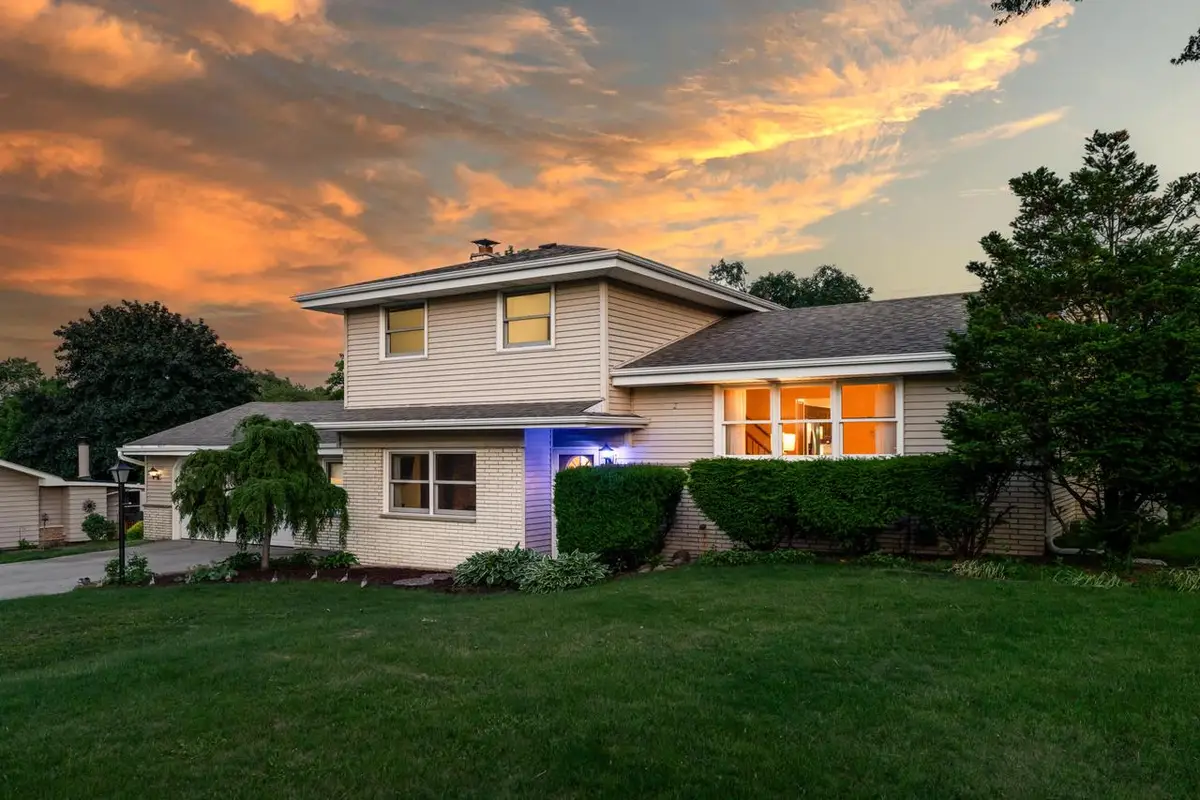 21485 Belgren ROAD, Waukesha, WI 53186 - #1