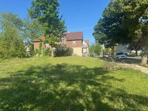 3250 N 15TH STREET, Milwaukee, WI 53206