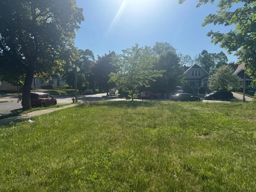 3250 N 15TH STREET, Milwaukee, WI 53206 - #2