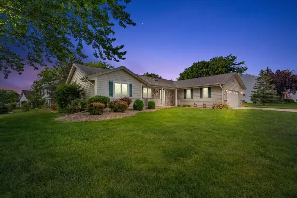 N103W15923 Founders LANE, Germantown, WI 53022