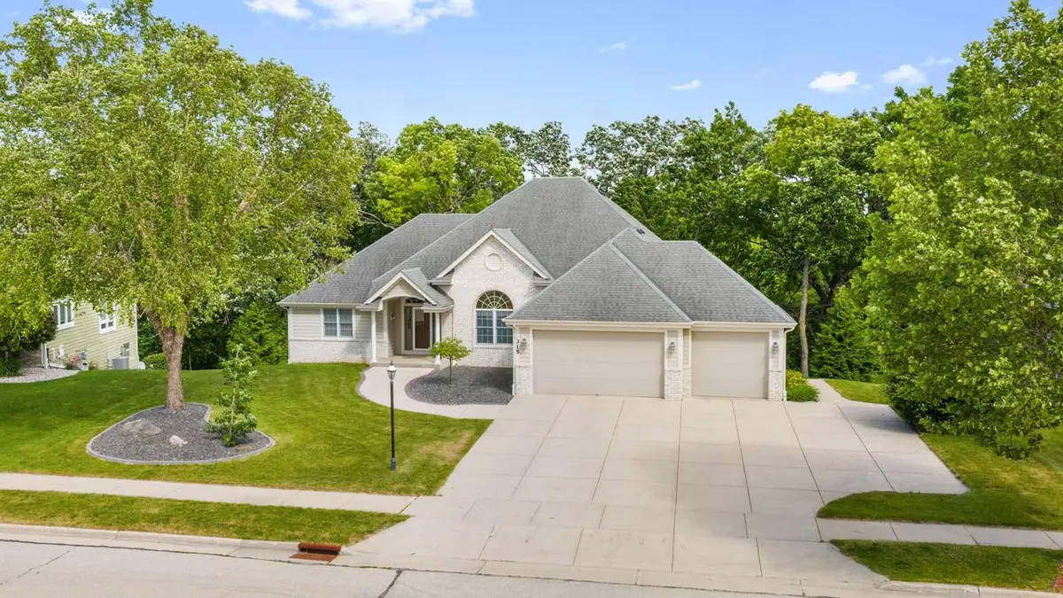 315 Prairie Song DRIVE, Waukesha, WI 53188 - #1