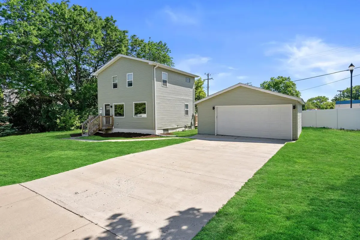 3662 S 32nd STREET, Greenfield, WI 53221 - #1