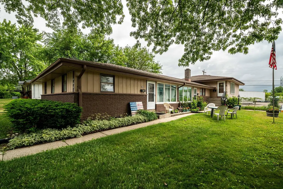 865 Harding AVENUE #867-869, Waukesha, WI 53186 - #1