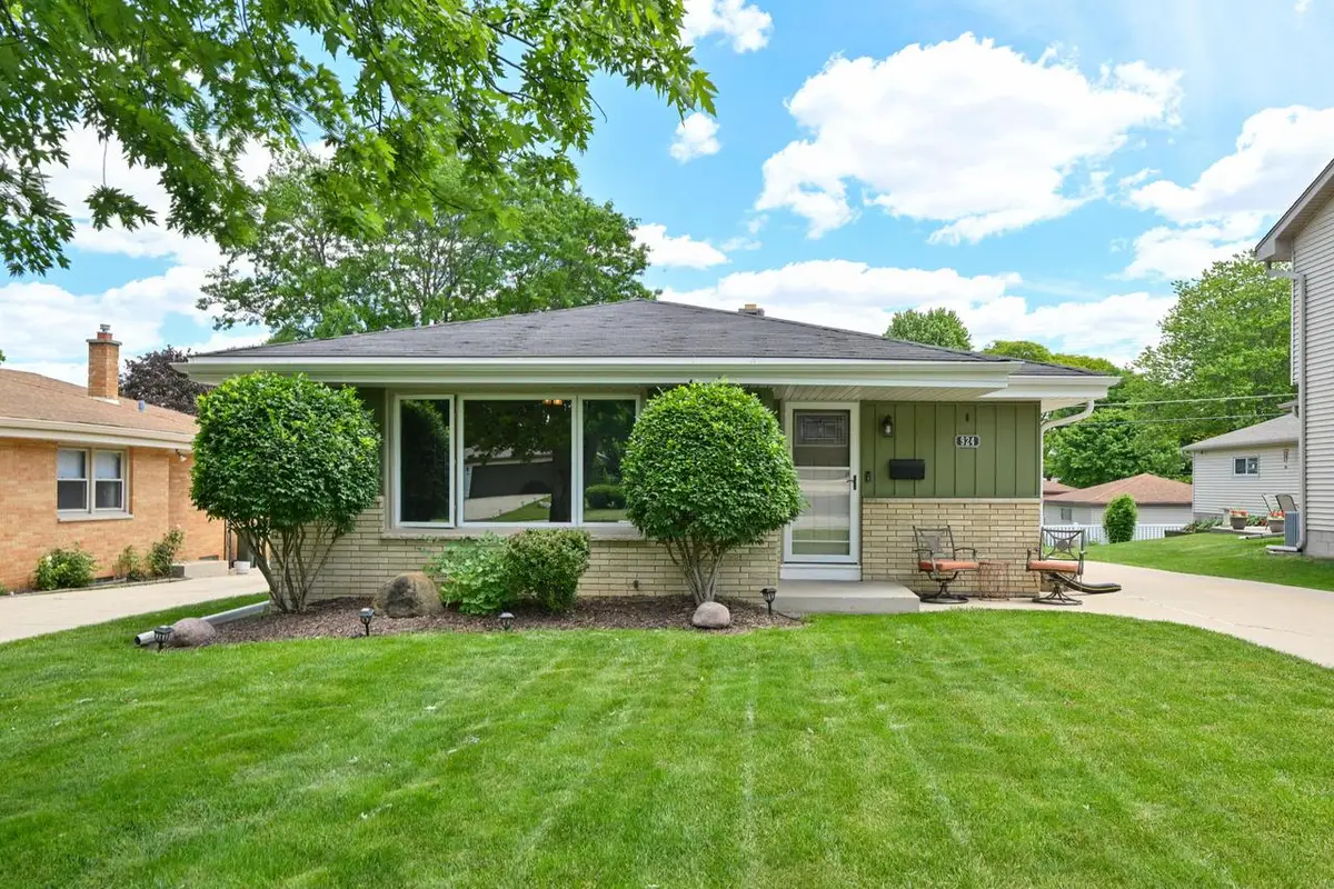 924 S 124th STREET, West Allis, WI 53214 - #1