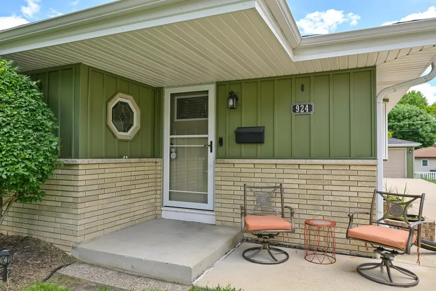 924 S 124th STREET, West Allis, WI 53214 - #3