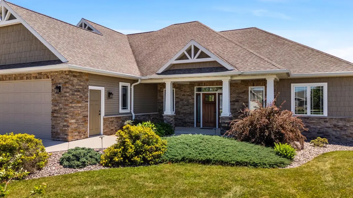 5209 Notre Dame DRIVE, Omro, WI 54963 - #1