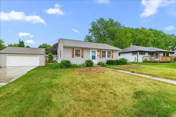 625 Pleasant DRIVE, West Bend, WI 53095