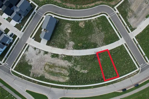 9463 E LAKE VISTA PARKWAY #4003, Oak Creek, WI 53154