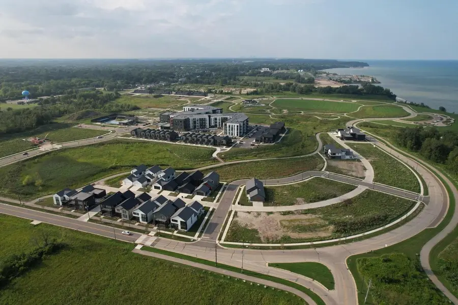 9463 E LAKE VISTA PARKWAY #4003, Oak Creek, WI 53154 - #3